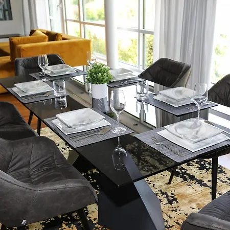 ~ Regensburg Schoenstes Appartment~ *
