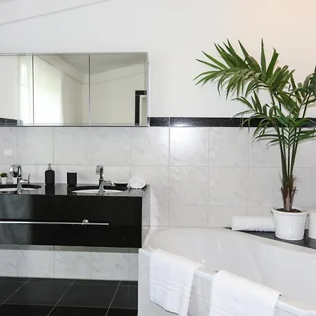 ~ Regensburg Schoenstes Appartment~ *